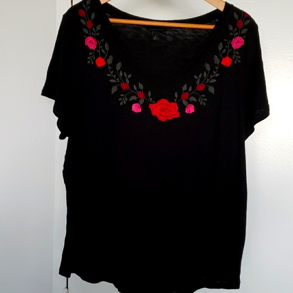 torrid Tops - Gorgeous Torrid size 2(fits like 0-1) black T with pink floral embroidery
